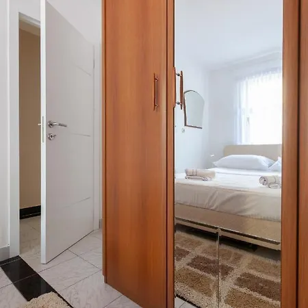 Apartment Nikola - Near Town Centre Makarska Exterior photo