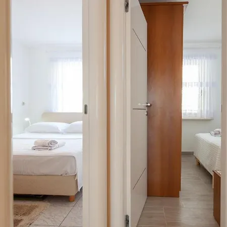 Apartment Nikola - Near Town Centre Makarska Exterior photo