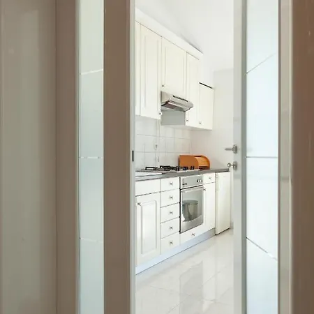 Apartment Nikola - Near Town Centre Makarska Exterior photo