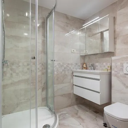 Apartment Nikola - Near Town Centre Makarska Exterior photo
