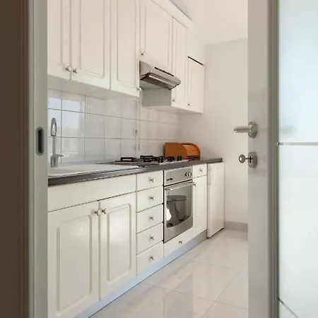 Apartment Nikola - Near Town Centre Makarska Exterior photo