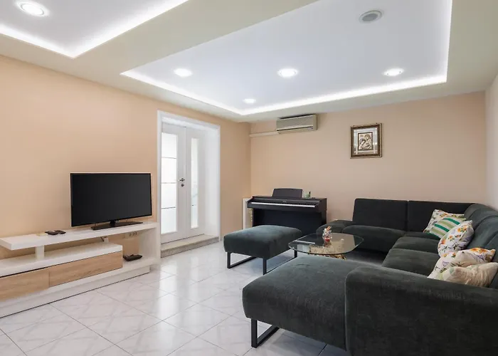 Apartment Nikola - Near Town Centre