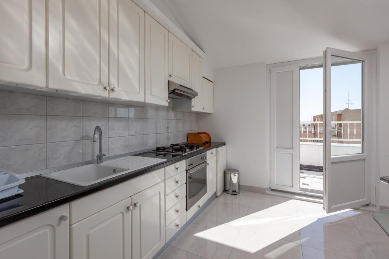 Nikola - Near Town Centre Apartment *
