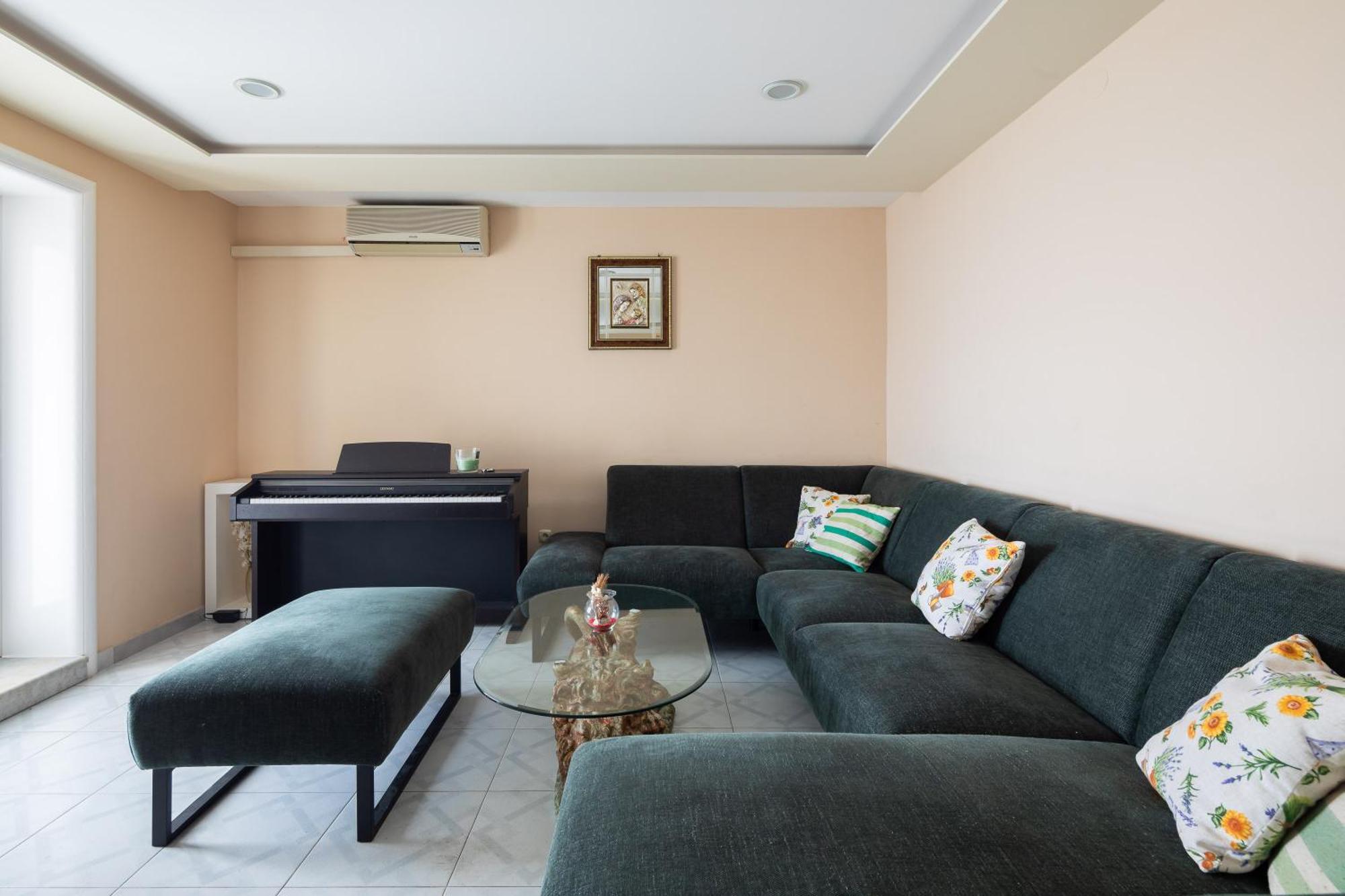 Nikola - Near Town Centre Apartment