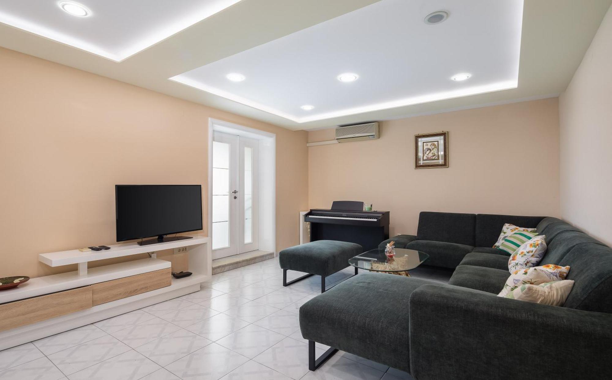 Nikola - Near Town Centre * Makarska