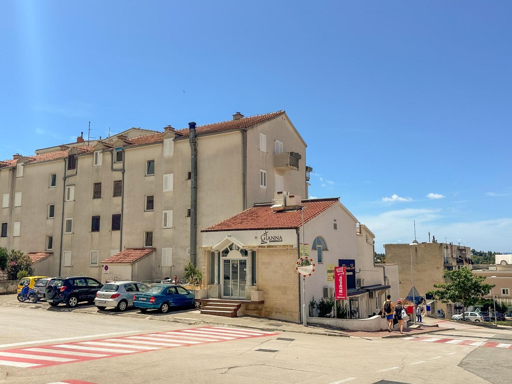 Nikola - Near Town Centre Apartment *